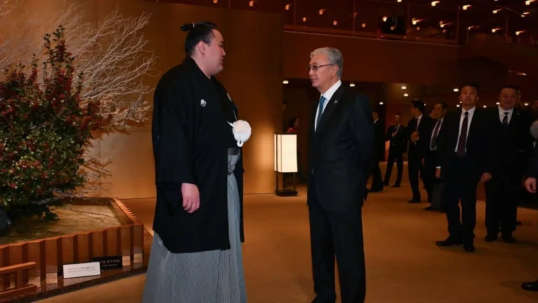 Күншығысты бағындырған қазақ алыбы: Тоқаев пен Кимбодзанның Токиодағы жүздесуі Президент Тоқаев Токио сапары барысында