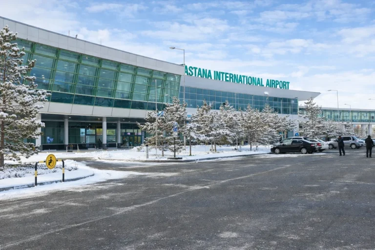 Әуедегі есеп айырысу: Астана соты шу шығарған жолаушыға үкім шығарды Ұшақта шу шығарған