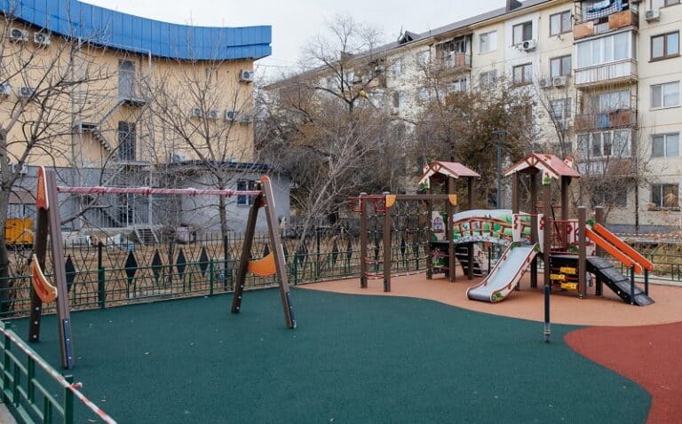 Атырауда халықтың ұсынысымен 44 аулаға ойын және спорт алаңы салынып жатыр Атырау қаласы