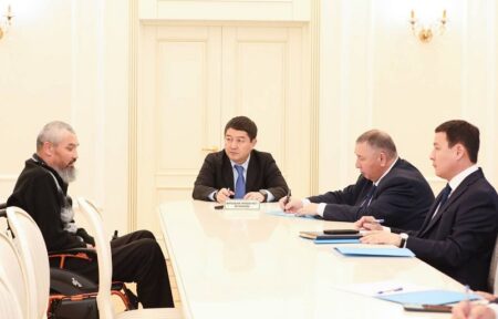 Маңғыстау облысы әкімі қабылдауға жиналған халықтың таң атқанша қабылдады Нұрдәулет Қилыбай