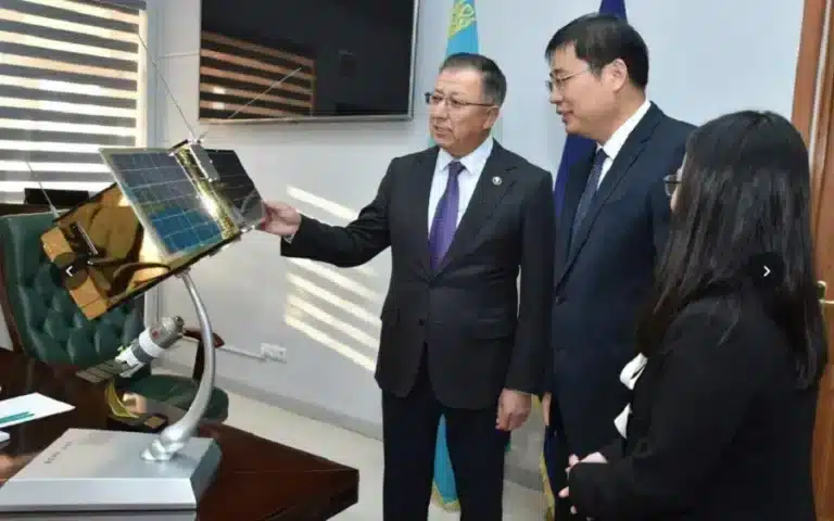 наноспутник ғарышта