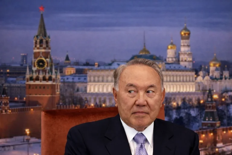 Сегіз секундқа сыйған саясат: Назарбаевтың Кремльдегі кадры нені аңғартты Назарбаев Мәскеуге барды