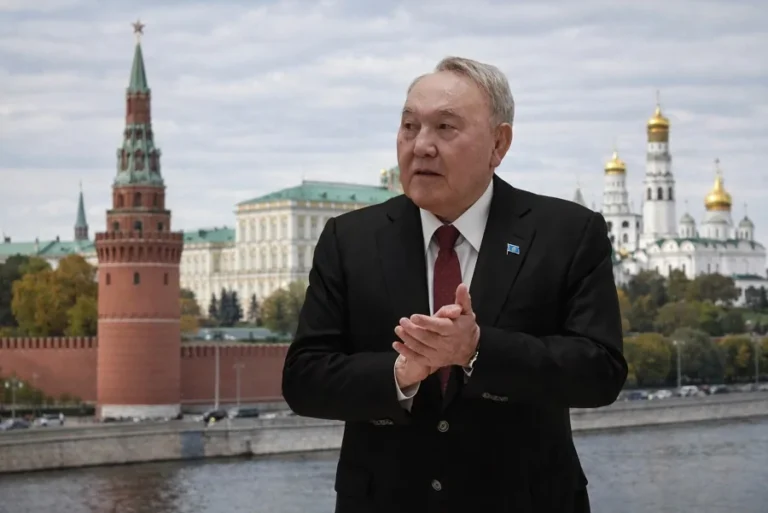 Назарбаев Кремльге барды