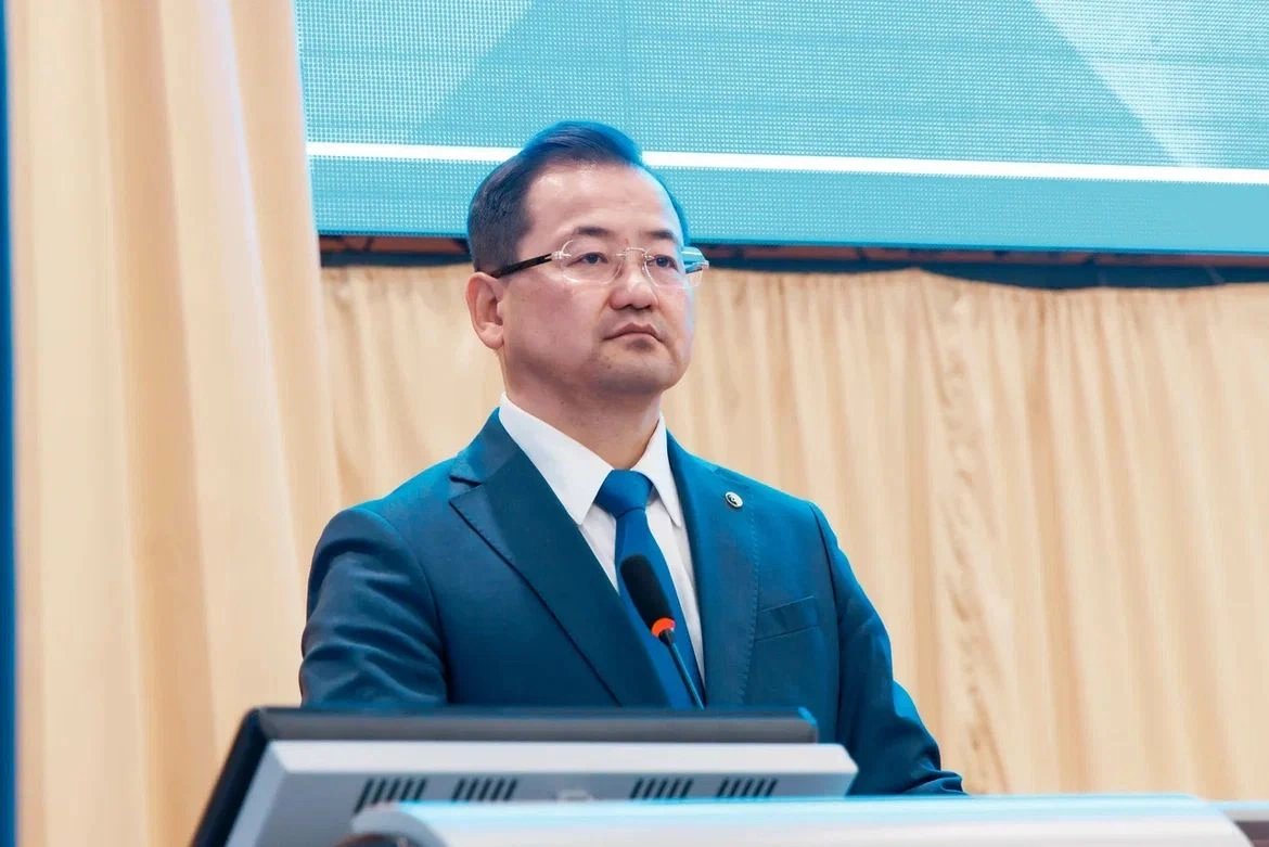 ректор Ермек Бөрібаев