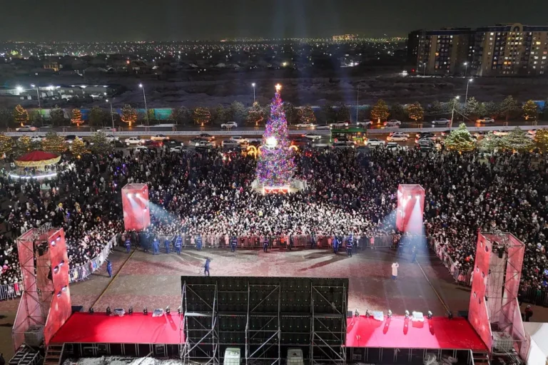 Шымкентте Жаңа жыл шамдары жағылып, қалаға жаңа көңіл сыйлады Шымкент жаңа жылдық шырша мереке