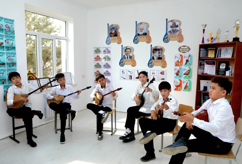 Түркістан домбрашы балалар