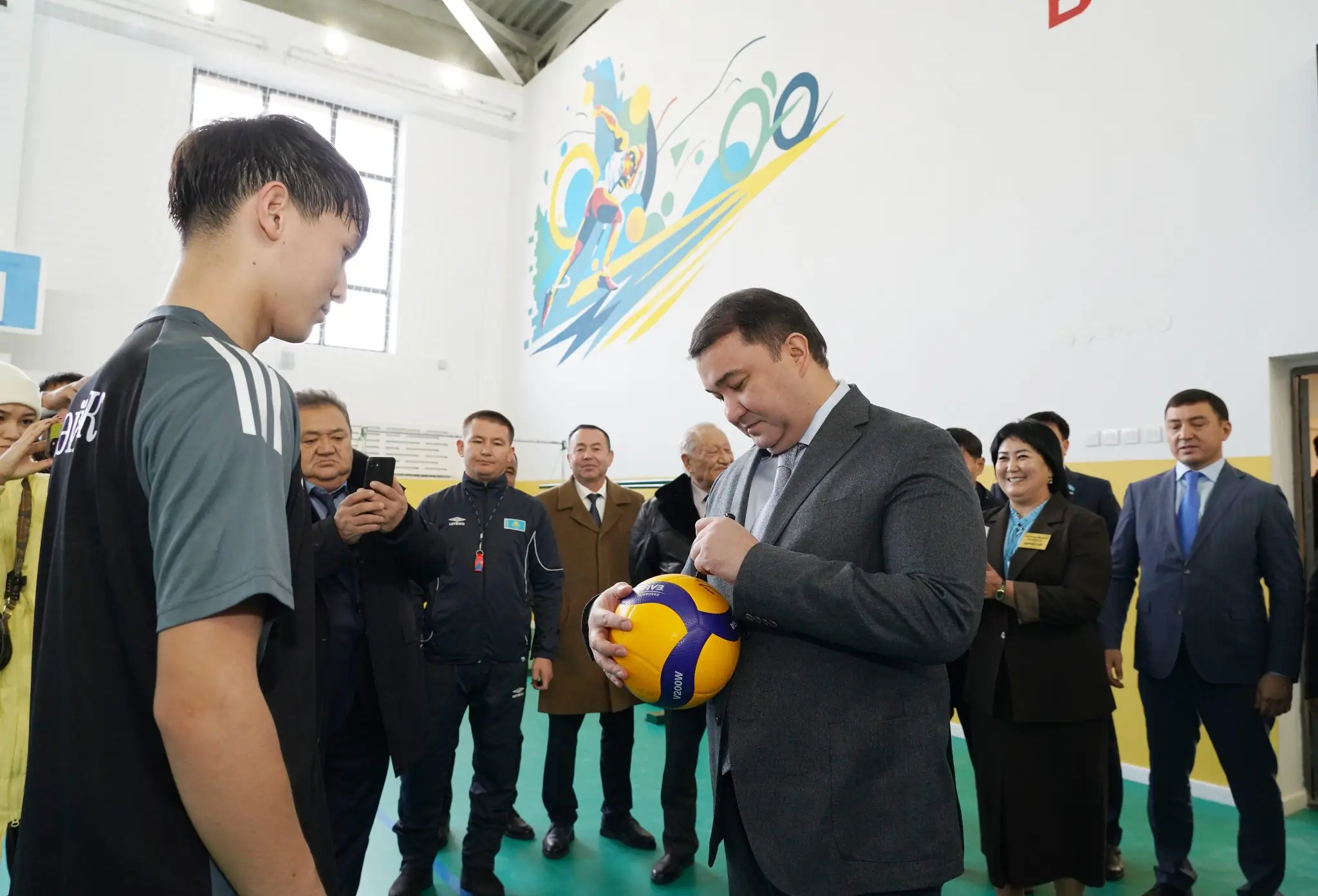 Түркістан әкімі оқушылармен