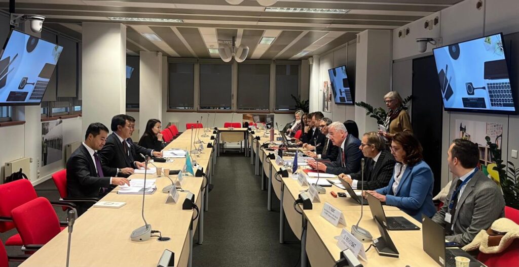 Еуроодаққа еркін сапар: Қазақ паспортының құны арта бастады