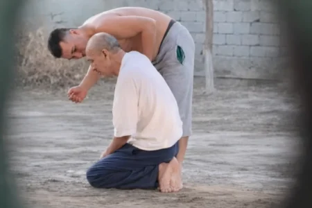 әкесін ұрып өлтірген