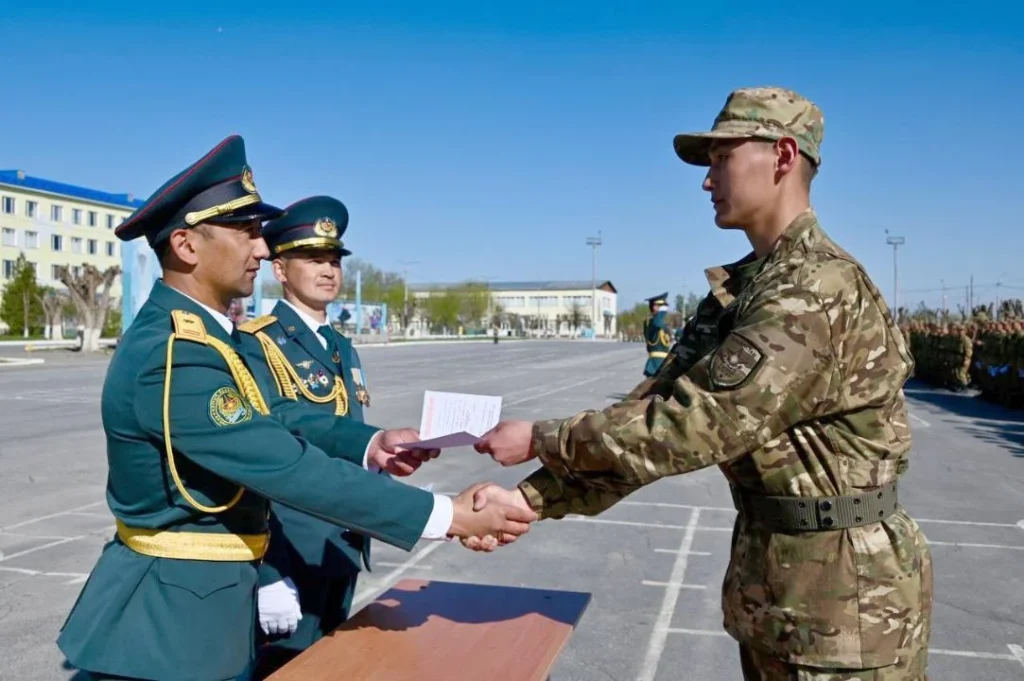 Әскерилердің әмияны қалыңдайды: министрлік жалақыны қайта көтерді әскерилер жалақысы өседі