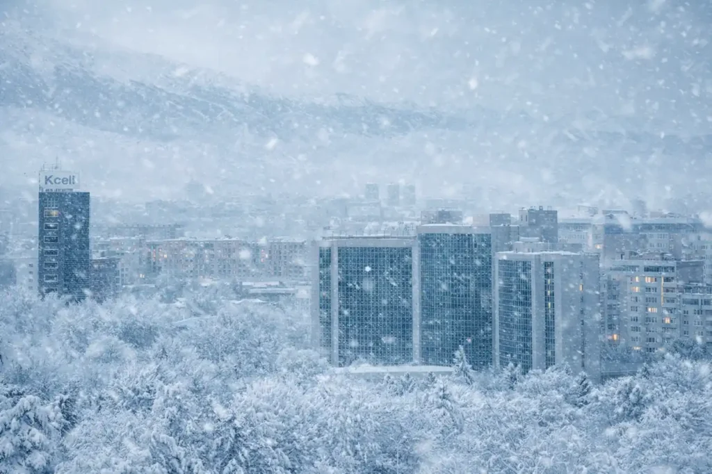 Алматыға ақ қар мен көк мұз келеді: құтқарушылар қала тұрғындарына ескерту жасады Алматы ауа райы