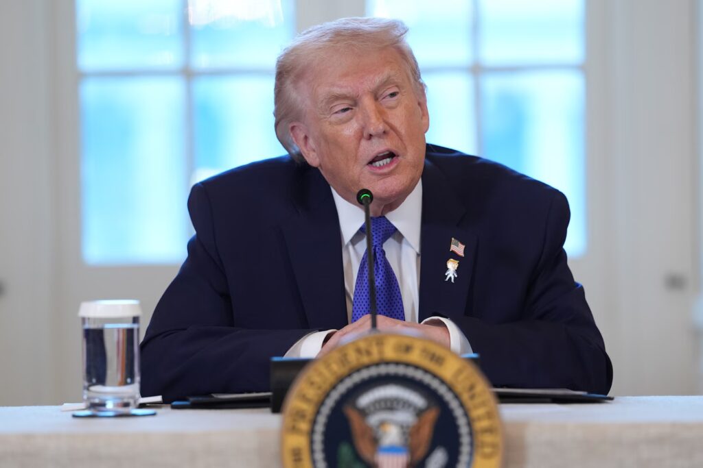 Трамп енді Кубаға қауіп төндіре бастады Дональд Трамп Венесуелаға шабуылдады.
