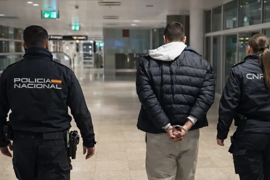 Барселонадағы «барымта»: жемқор кеденші Астана түрмесіне жеткізілді эсктрадиция