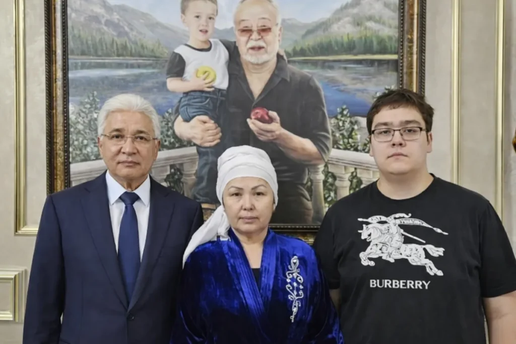 Тасмағамбетовтен тағзым: Әшімовтің шаңырағына арнайы келіп, дұға жасады Иманғали Тасмағамбетов асанәлі Әшімов