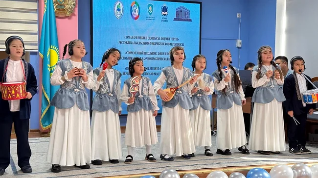 Алматыдағы №163 мектеп-лицей оқушылары