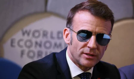 Франция президенті Эммануэль Макрон