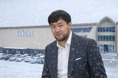 Қайраттан қайтқан капитал: билік Алматыдағы алып базарды су тегінге сатып жатыр Алматыдағы атышулы «Байсат» базары