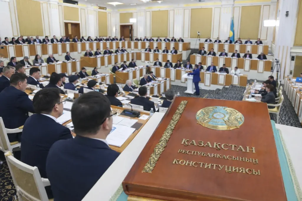 Мұнай емес, ми дәуірі: Қазақстанның басты заңы қалай өзгерді Жаңа Конституция