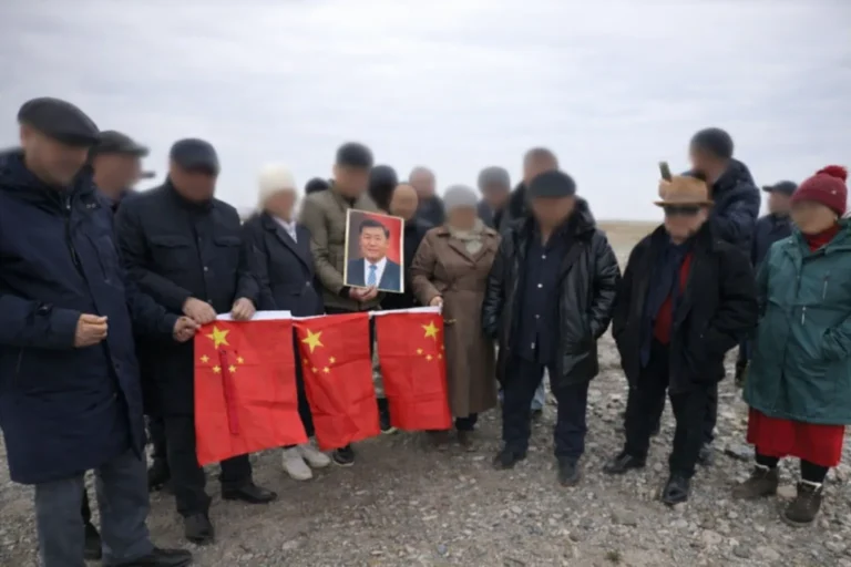 Қытай туын өртеген
