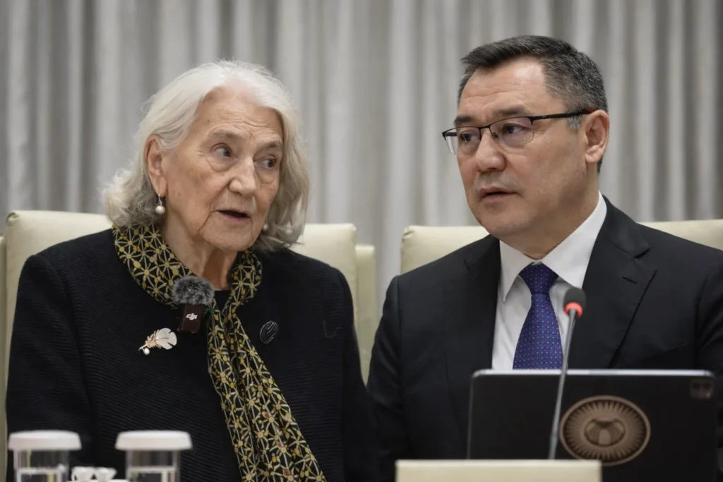 «Халыққа той емес, нан керек». Әйгілі жазушының қарындасы күтпеген үндеу жасады Қырғыз әдебиетінің алыбы Шыңғыс Айтматовтың