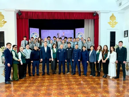Заңды құрметтеу: Алматыда жастармен ашық диалог өтті Алматы мемлекеттік бизнес колледжі