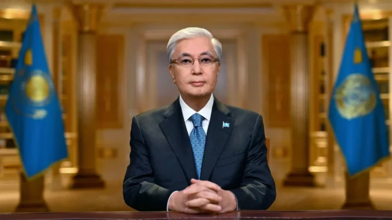 Абайдан жеткен аманат: Тоқаевтың жастарға арнаған жаңа жолдауы Тоқаев құттықтауы