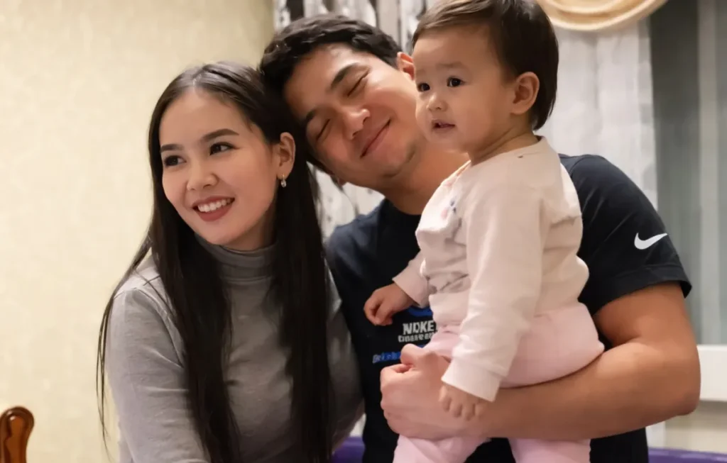 Төреәлінің әулетінде қуаныш: Дина көптен күткен қызын өмірге әкелді Тқрағали Төрәлі