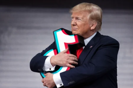 Бейжің жұтқан ащы таблетка: TikTok кімнің уысына түсті TikTok төңірегіндегі ұзаққа созылған