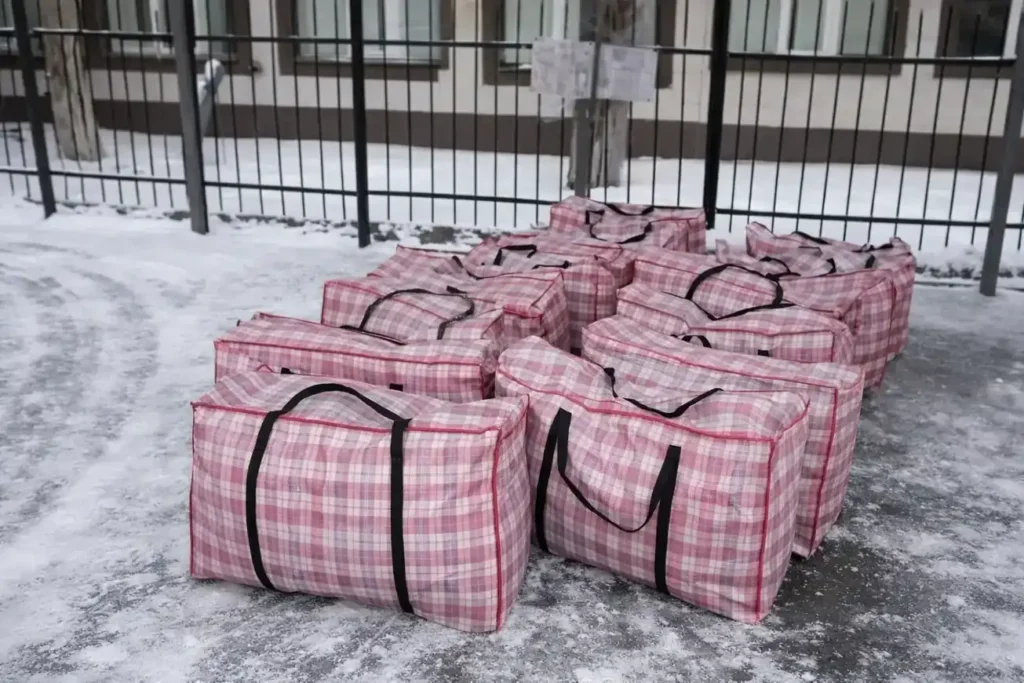 Атыраудағы сыйлық дауы: бір кәсіпкердің көз жасы және жетіспеген 7 тәтті жаңа жылдық сыйлық