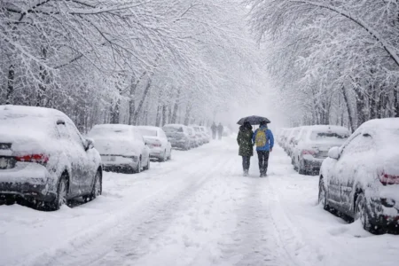 Ақпанның алдамшы жылымығы: Қазақстанды оңтүстіктен келген жойқын циклон басады Ақпанның алғашқы күндерінен-ақ Қазақстан