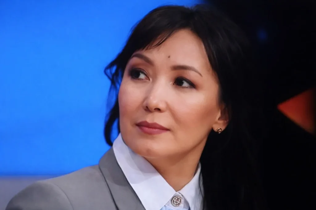 Дина Елгезектің үйіне полицейлер сау етіп кіріп келді Дина Елгезек