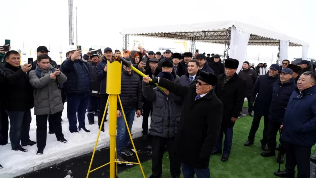 Созақтағы тарихи сәт: Қарт Қаратауға көгілдір отын келді Созаққа газ келді