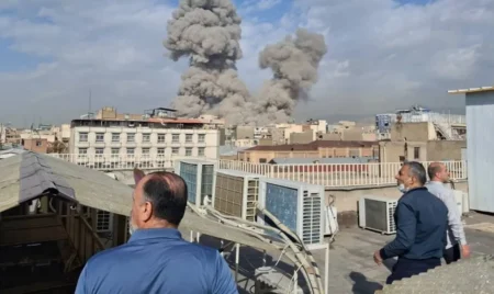 АҚШ мен Израиль Иранға қарасы әскери операцияны бастады Трамп