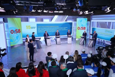 Жаңа Конституцияны қолдауға қатысты әр партияның өз ұстанымы бар конституция жобасы