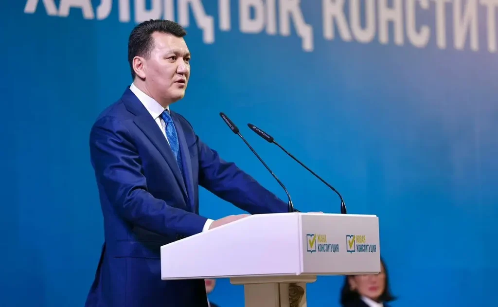 Халықтың қолтаңбасы бар Конституция: Ерлан Қарин жаңа құжаттың қалай жазылғанын айтты Ерлан Қарин