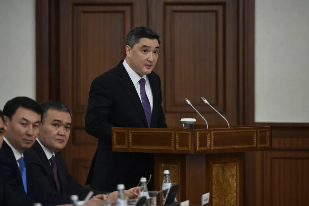 Әлеуметтік саладағы қатаң карантин: Бектенов Тоқаевқа не деп есеп берді Олжас Бектенов үкімет