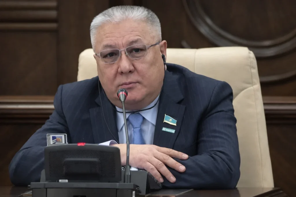 Депутат Тұмашинов Өскеменнің экологиясын төтенше жағдайға теңеді Өскемендегі ауаның ластануы тұрғындардың тынысын тарылтып