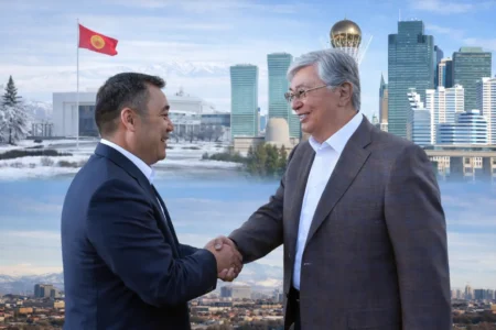 Телефон арқылы айтылған месседж: Жапаров Тоқаевтың қолдауына ие болды Президент Тоқаев Қырғызстан басшысы