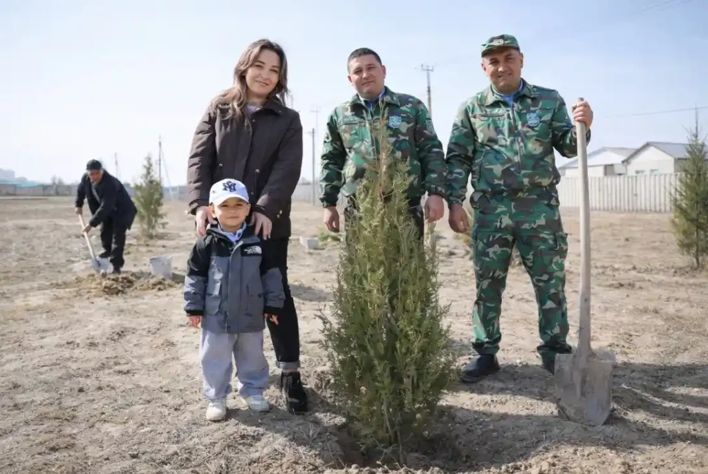 Қарадалада референдум күні «Дауыс бер, өз ағашыңды отырғыз» акциясы өтті Қарадала референдум