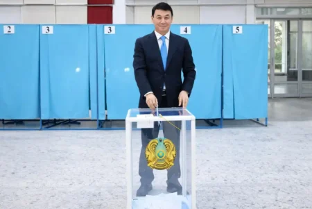 Алматы әкімі Дархан Сатыбалды референдумда өз таңдауын жасады Дархан Сатыбалды