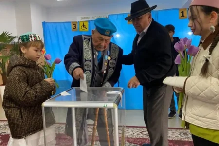 Ғасыр куәгері: Еңбекшіқазақтағы 102 жастағы ардагер референдумға қатысты 102