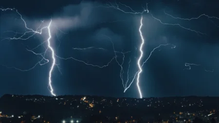 Найзағайдан қорғану ережелері: Миф пен шындықты ажырату керек Найзағай