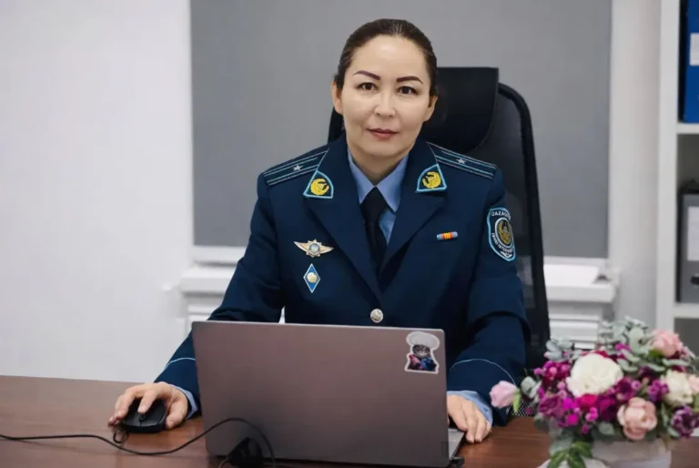 полицей
