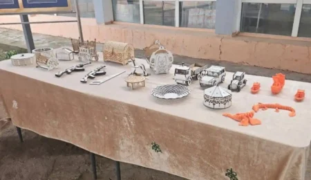 Түркістандықтар референдумда кітап көрмесі мен ұлттық қолөнер бұйымдарымен қауышты көрме