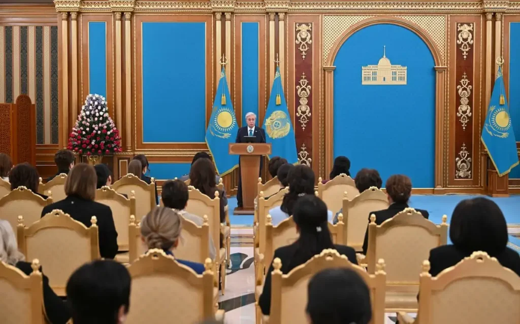 Тоқаевтың құттықтауы: Конституция және әйелдер даналығының жаңа мәні Тоқаев 8 наурыз