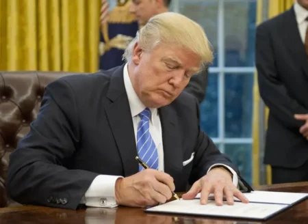 Ақ үйдің назары Қазақстанға ауды: Дональд Трамп Тоқаевты шақырды Трамп