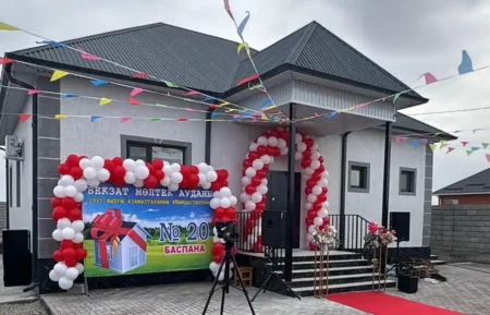 Түркістан жастары үлгі көрсетті: Көпбалалы анаға 5 бөлмелі үй сыйлады Баспана