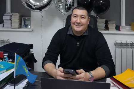 Әділетхан Молдахан ісі: 1,5 миллион теңге мен қолдан жасалған жол апаты әділетхан молдахан