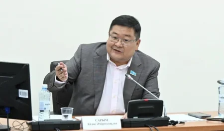 Көлігі көп, мәдениеті төмен: депутат Сарым жүргізушілердің жауапкершілігіне күмән келтірді Айдос Сарым