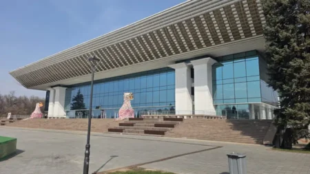 Ауа райы құбылмалы: оңтүстікте дауыл, солтүстікте шуақты күн Республика сарайы